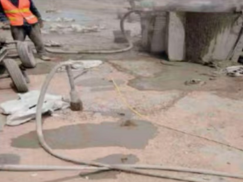 平坝水泥混凝土路面板底注浆技术 路面脱空注浆整治方案