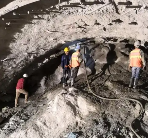 平坝拱顶带模注浆料的施工流程及注意事项